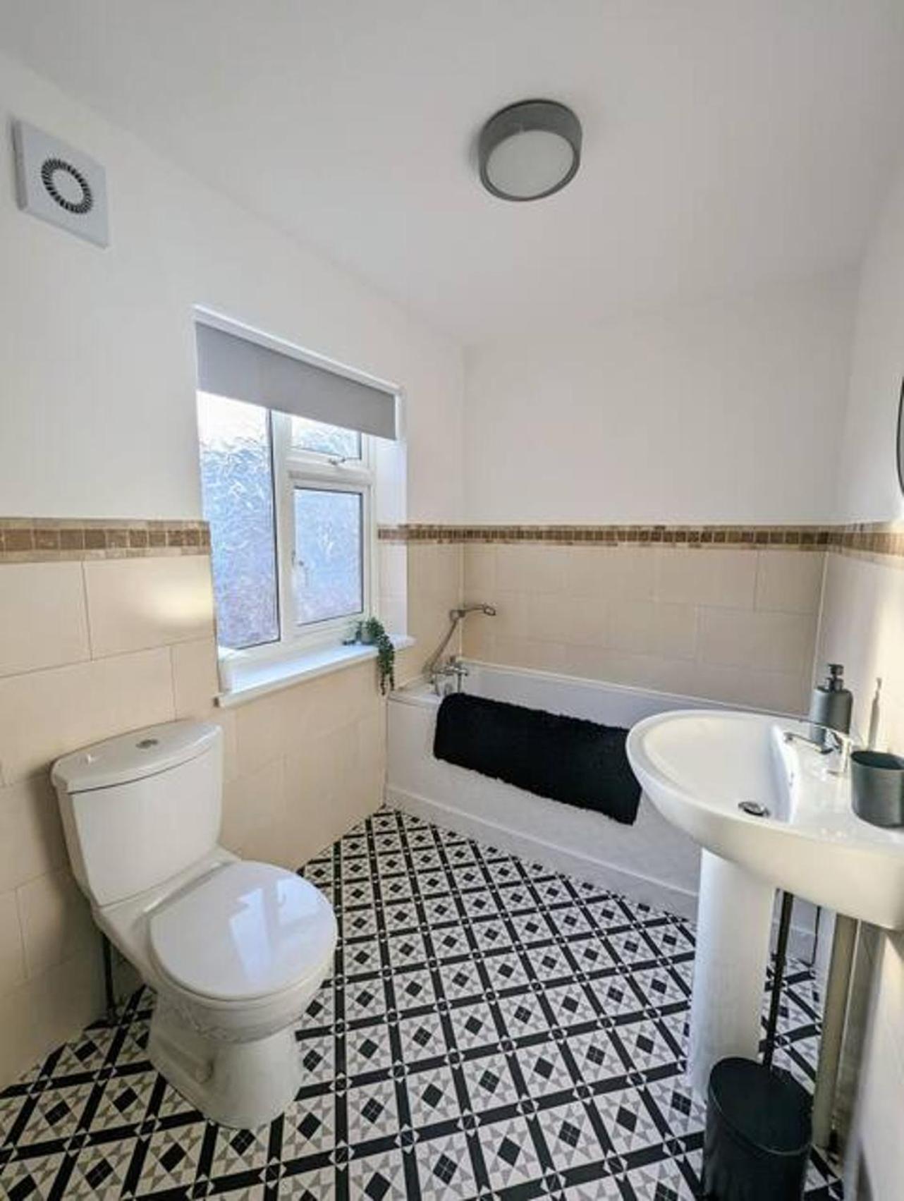 Homely 3 Bedroom House Perfect For Family And Friends Гейтсхед Экстерьер фото